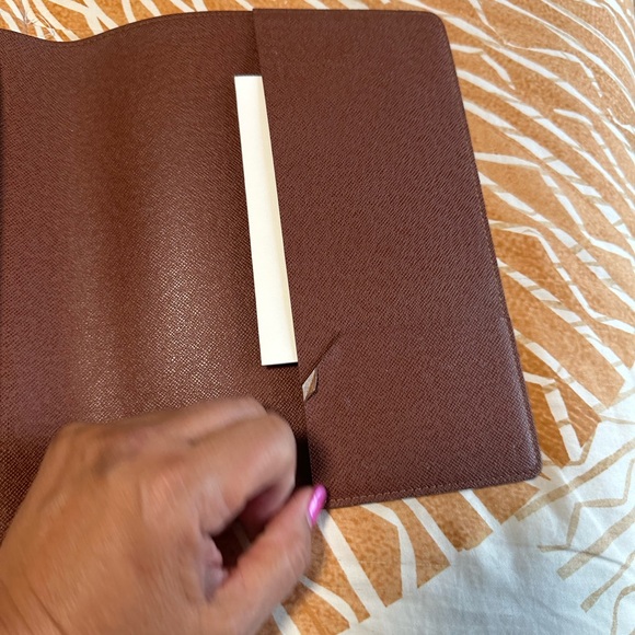 Desk agenda cover in very good condition. Please see all pictures. - Picture 12 of 15